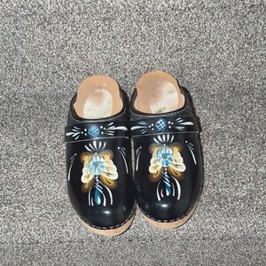 Dala Clogs